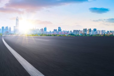 Yol Zemini ve Kentsel Skyline Mimarisi