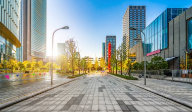 Kentsel cadde ve finans binasının modern binası