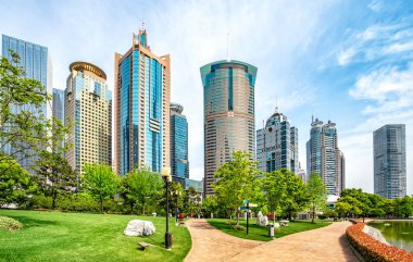 Mimari manzara ve Lujiazui ofis bürosunun şehir sokağı.