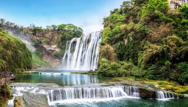 Guizho 'daki Huangguoshu şelalesinin doğal manzarası