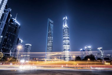 Lujiazui 'deki modern mimari arka planının hafif izi, S.
