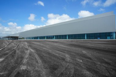 Modern fabrika binaları ve depoları