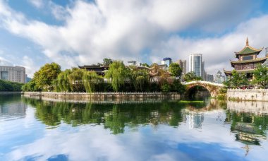 Guiyang 'daki Antik Mimari Peyzaj ve Nehirler