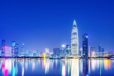 Shenzhen City Skyline ve Mimari Peyzaj Gece Alanı