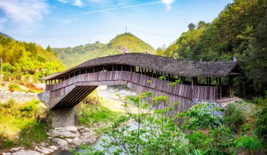 Zhejiang ilindeki Antik Taishun Lounge Köprüsü, Çin