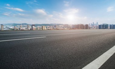 Asfalt yol ve Qingdao kentsel inşaat Skylin