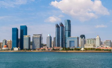Qingdao 'nun modern şehir mimari manzarası, Chin.