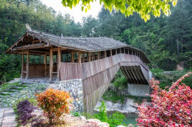 Zhejiang ilindeki Antik Taishun Lounge Köprüsü, Çin