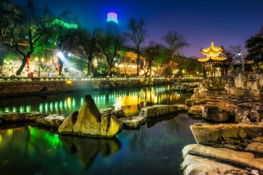 Jinan 'daki Heihuquan' ın gece görüşü