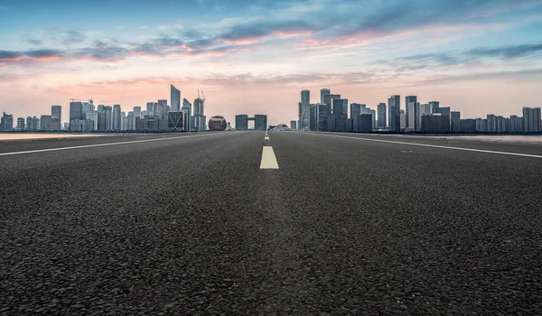 도로와 항저우 풍경화 — 스톡 사진