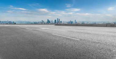 Öndeki otoyol asfalt kaldırım kenti ticari bui inşa ediyor