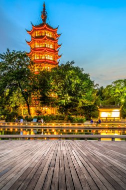 Changzhou 'nun Çin pagodası gece görüşü