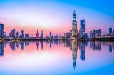 Shenzhen City Skyline ve Mimari Peyzaj Gece Alanı