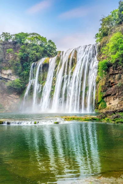 Guizho 'daki Huangguoshu şelalesinin doğal manzarası