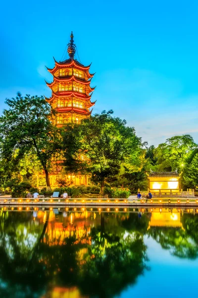 Changzhou 'nun Çin pagodası gece görüşü