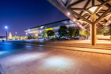 Antik şehir duvarının gece manzarası Pingmen, Suzho