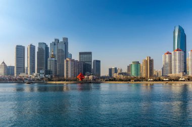 Qingdao kıyı şeridi mimari manzarası ve kentsel gökyüzü