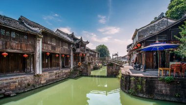 Zhejiang Provinc antik kasabalarında nehirler ve antik evler