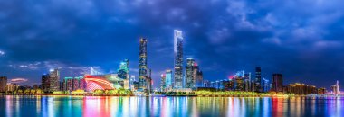 Guangzhou şehir gecesi ve mimari manzara silueti