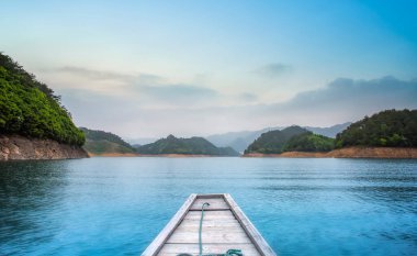 Hangzhou 'daki Qiandao Gölü Doğal Manzara ve Göl Manzarası
