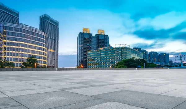 城市道路和城市建筑景观 — 图库照片