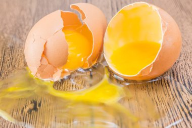 Taze çiftlik yumurtası malzemesi.