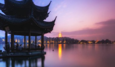 Hangzhou 'daki West Lake' in güzel mimari manzarası