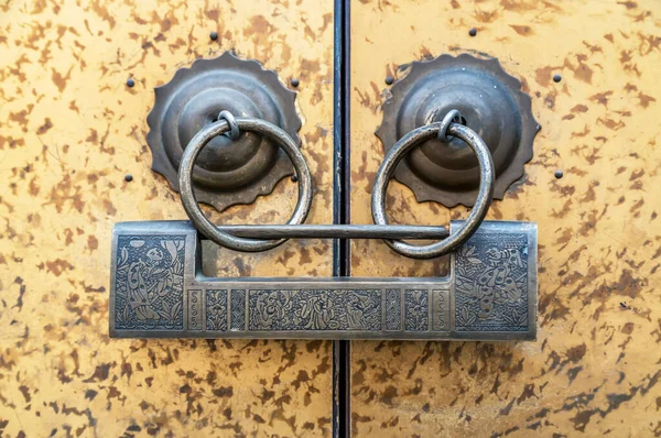 Antik Çin Bakır Kapı Loc — Stok fotoğraf