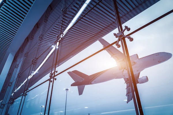 Ventanas Vidrio Subterráneo Pasillos Terminal Del Aeropuerto — Foto de Stock