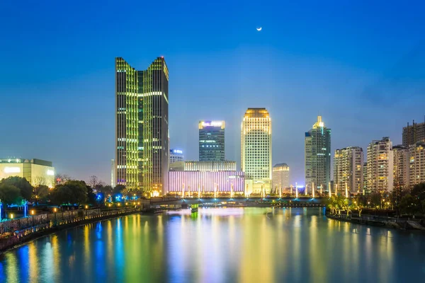 Hangzhou Kanal Binası 'nın Gece Görüşü