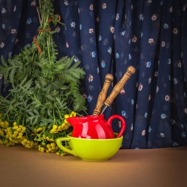 Seramik Mutfak eşyaları ve dar üzerinde kırsal natürmort