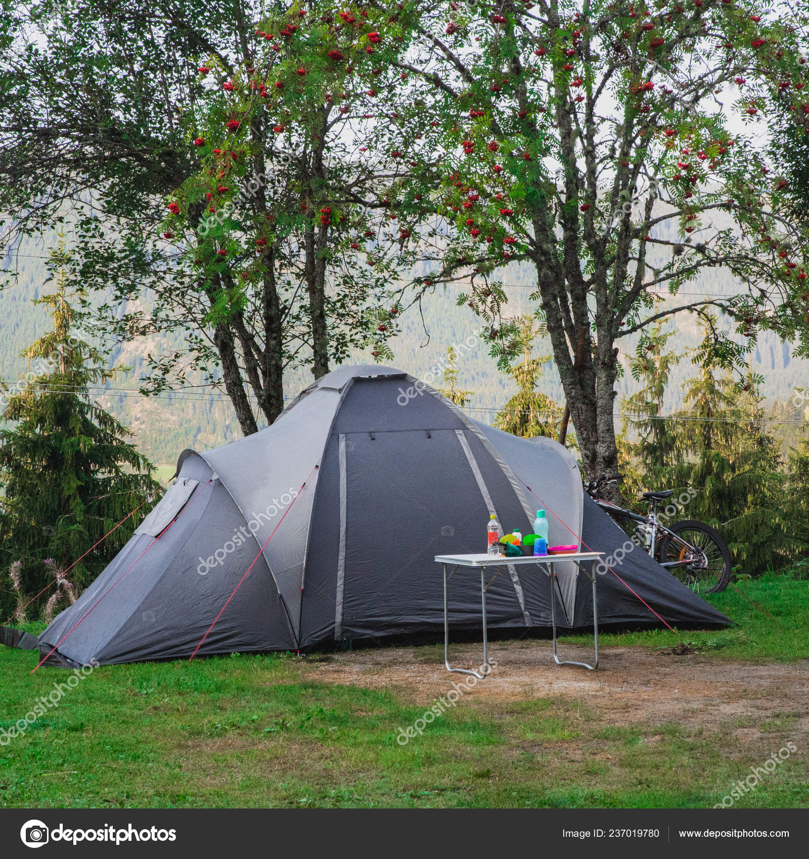honning Skøn overvældende Place Temporary Accommodation Tents Nature Holidays Mountains Summertime  Austria Stock Photo by ©Sinicakover 237019780