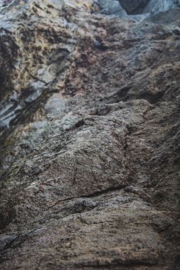 Doğal taş taş perspektif, bulanık desen doku arka plan, yakın çekim, dikey