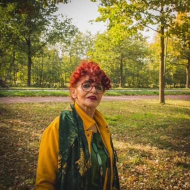 Autum çekici moda parlak doğu kadın Portresi