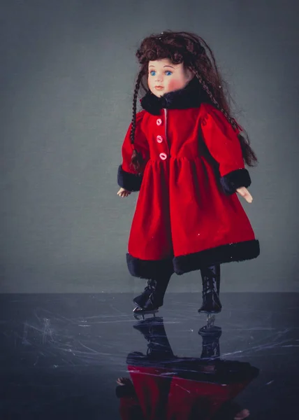 Winter scene: Beautiful doll in vintage style, with blue eyes an — Stock Photo, Image