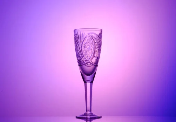 Tom Champagneglas Vackra Viola Bakgrund — Stockfoto