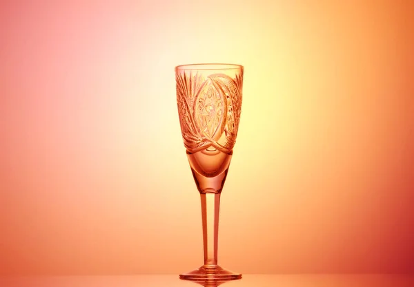 Порожній Келих Шампанського Красивому Барвистому Фоні — стокове фото