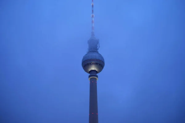 Vista Tower Berlín Alemania Día Niebla —  Fotos de Stock