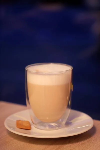 Cup Latte Macchiato Dark Blue Background Table — Stock Photo, Image