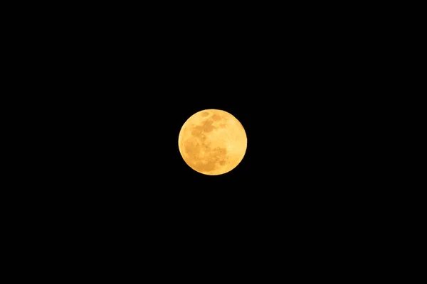 Полнолуние Ночью Фуэртевентуре Канарские Острова Испания Луна Имеет Необычный Лимонно — стоковое фото