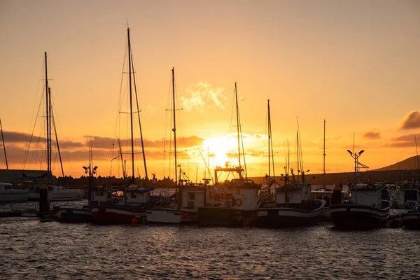 Naplemente a kikötőben OB Morro Jable, Fuerteventura. — Stock Fotó