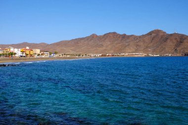 Fuerteventura üzerinde Plaj ve köy Gran Tarajal, İspanya.