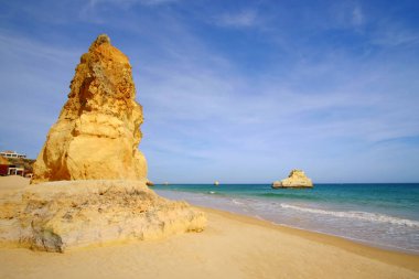 Portimao sahilde güzel kaya görünümü Praia de Rocha, 