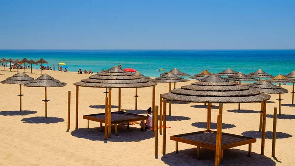 Alvor, Portekiz - Mai 26, 2019: Alvor Poente plajına bak 