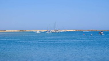 Tevira, Algarve, Portekiz'deki lagün manzarası.