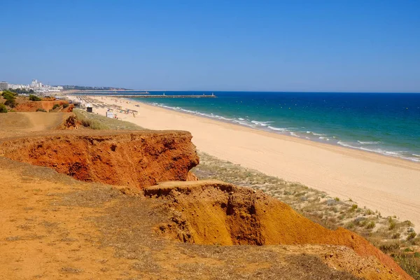 Vista sobre a bela praia Praia da Rocha Baixinha Nascente em — Fotografia de Stock