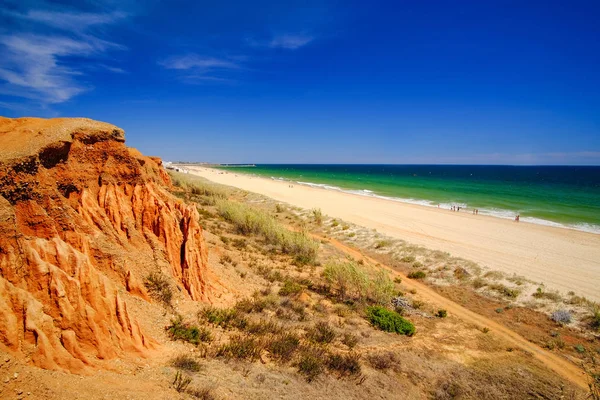 Vista sobre a bela praia Praia da Rocha Baixinha Nascente em — Fotografia de Stock