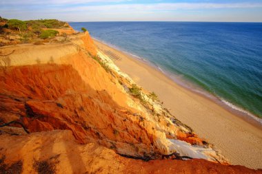 Güzel plaj Praia da Falesia Barranco das Belhar manzarası