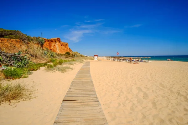 FALÉSIA, ALGARVE, PORTUGAL - MAI 25, 2019: Vista sobre a praia Pra — Fotografia de Stock