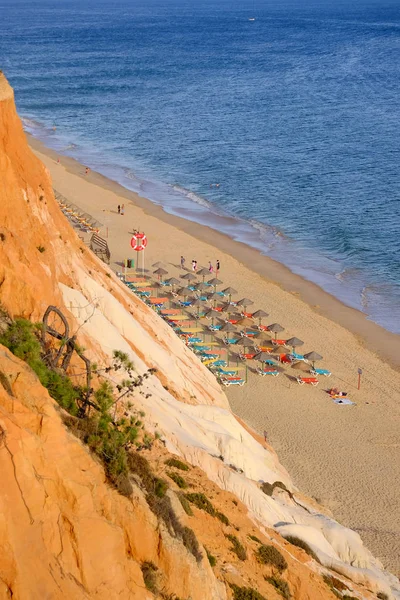 Falesia, Algarve, Portekiz - Mai 25, 2019: Pra plajına bak — Stok fotoğraf